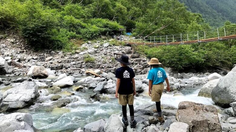 子供の登山服は動きやすく乾きやすいもの